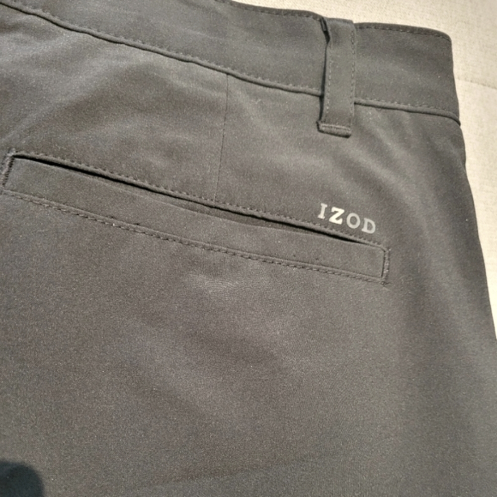 IZOD Golf Swingflex Straight Fit black  Men's Size 30 x 32